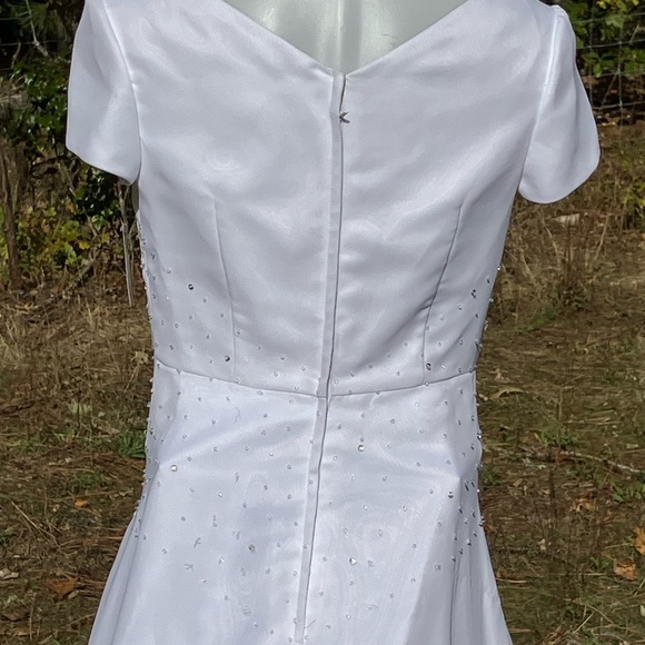 Mermaid style short sleeved wedding dress size 12 NWT - Picture 15 of 16